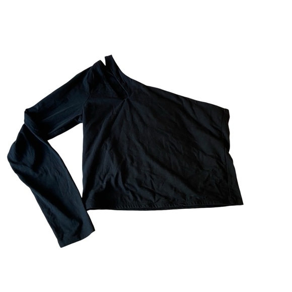 Abercrombie & Fitch Tops - Abercrombie & Fitch one shoulder long sleeve crop top in black